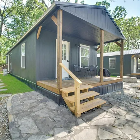 Cozy Cabin In Grove With Shared Fire Pit!